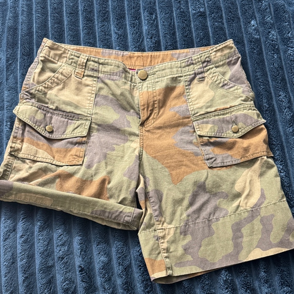 LONDON JEAN Victoria’s Secret women’s camo chino cargo shorts, size 10
